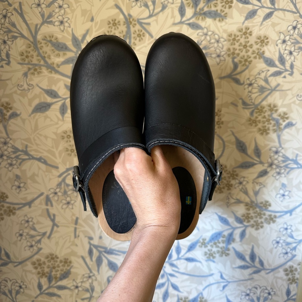 Lotta Black Leather Clogs